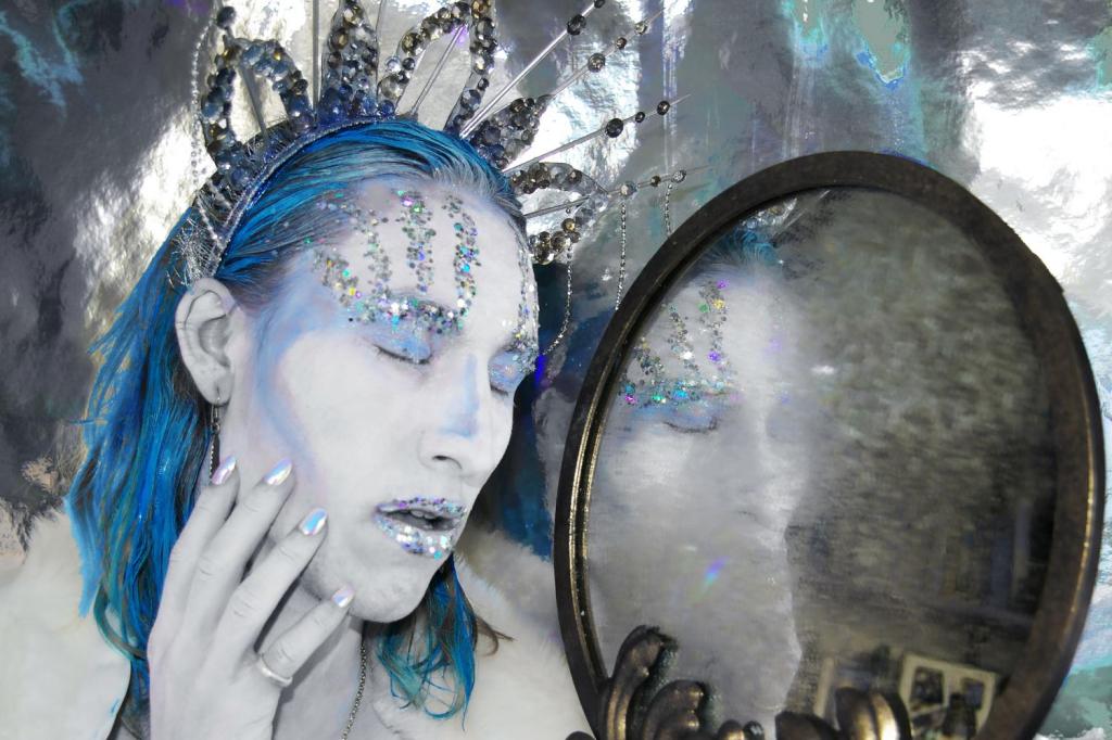 Show Boy – ‘Empress’ – Shapeshifting glam-rock in a far out pop&nbsp;nutshell