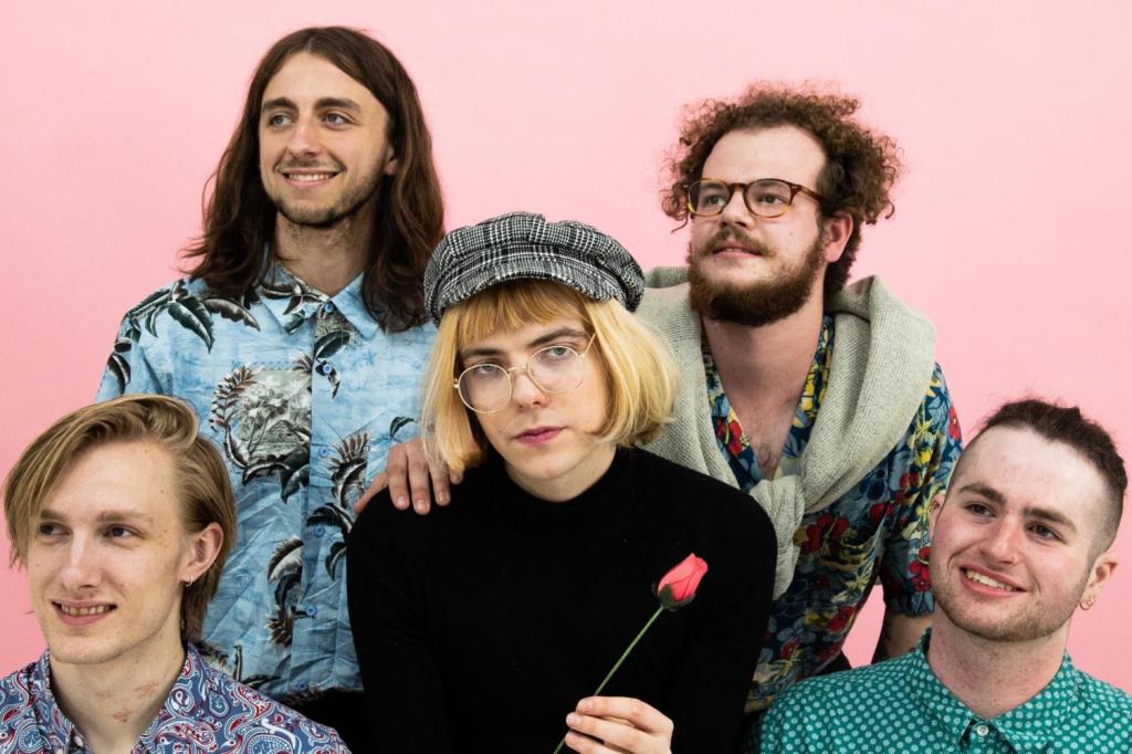 DITZ – ‘Seeking Arrangement’ – A knife-edge, lightning-paced noisy rock&nbsp;return.