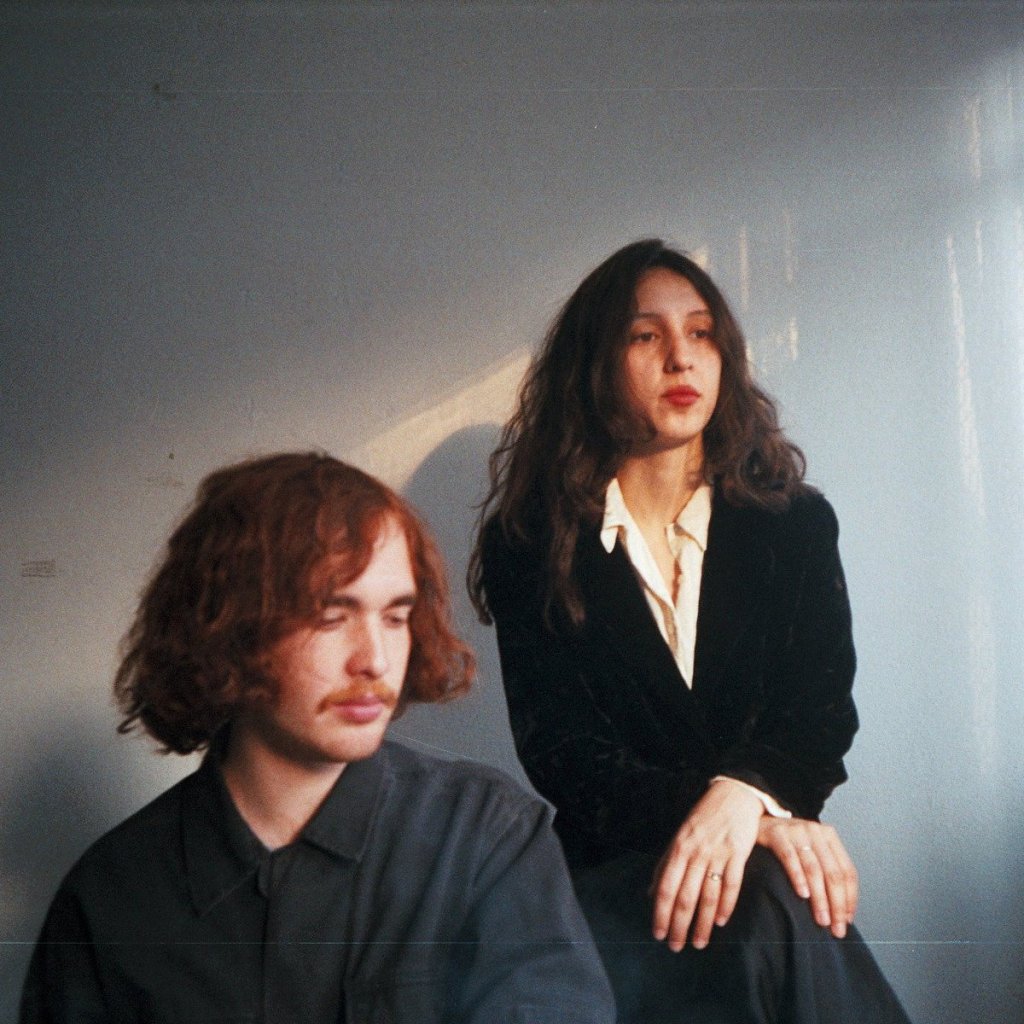 Mint Field stretch space and time on ‘Contingencia’