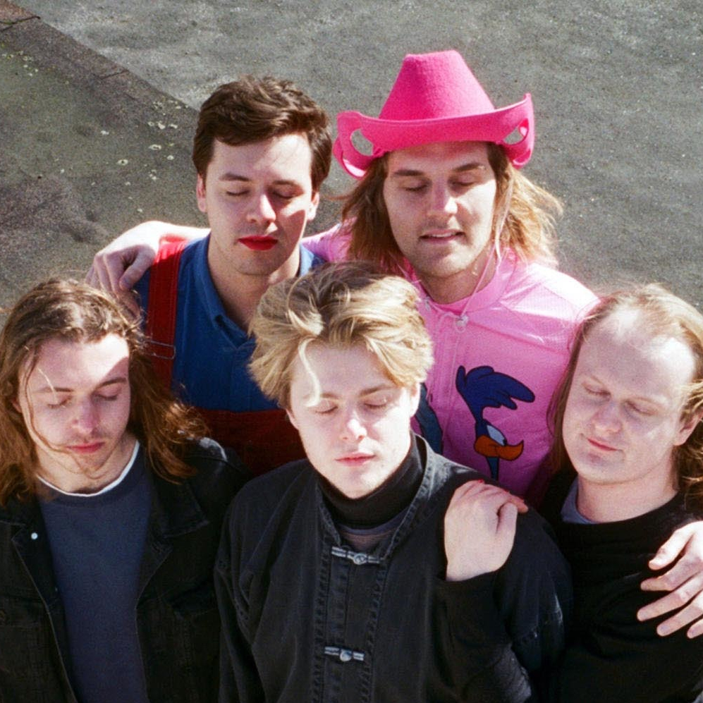 Tiña share video for ‘People’ cut from their debut&nbsp;album.