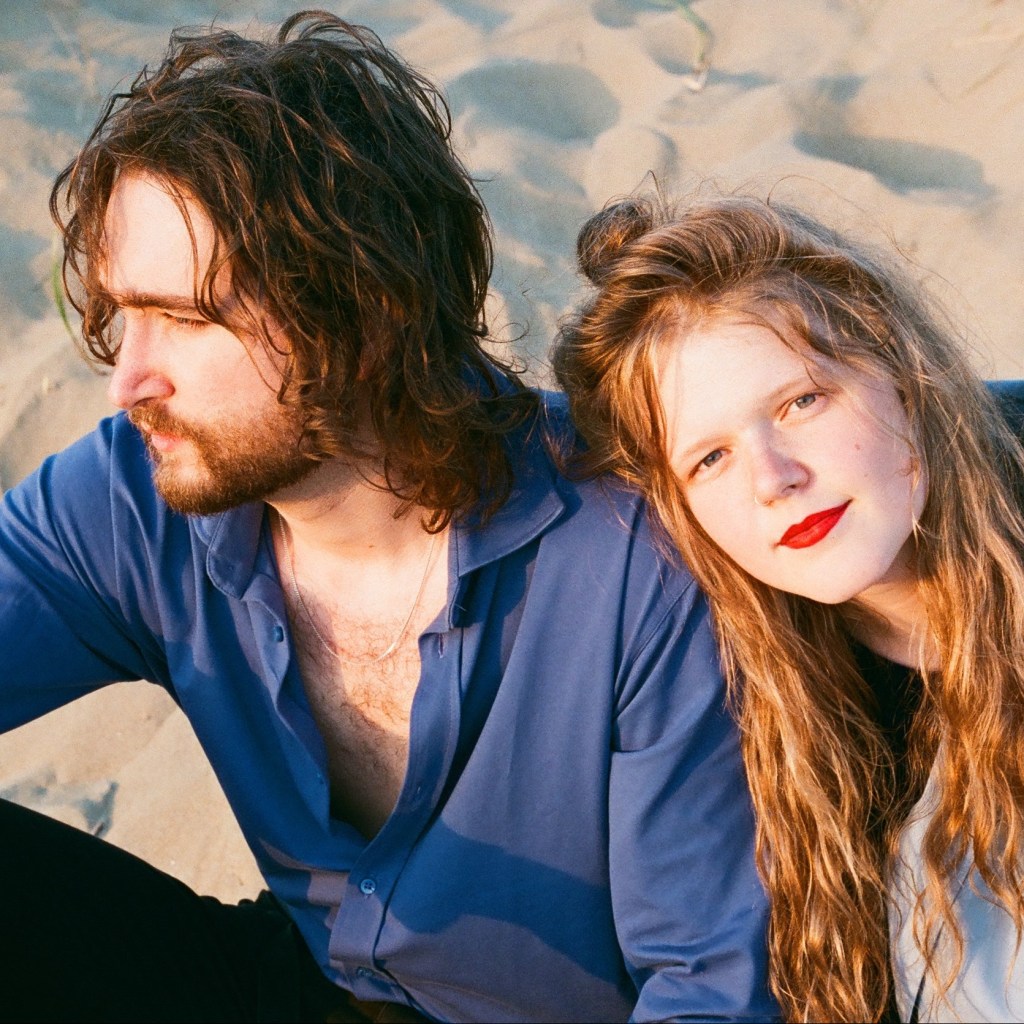 Dutch duo Maida Rose share dream pop number ‘Harmony of Heartache’.