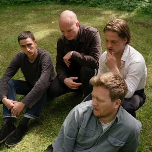 Alienation in the West, Yung share introspective ‘Friends On&nbsp;Ice’.