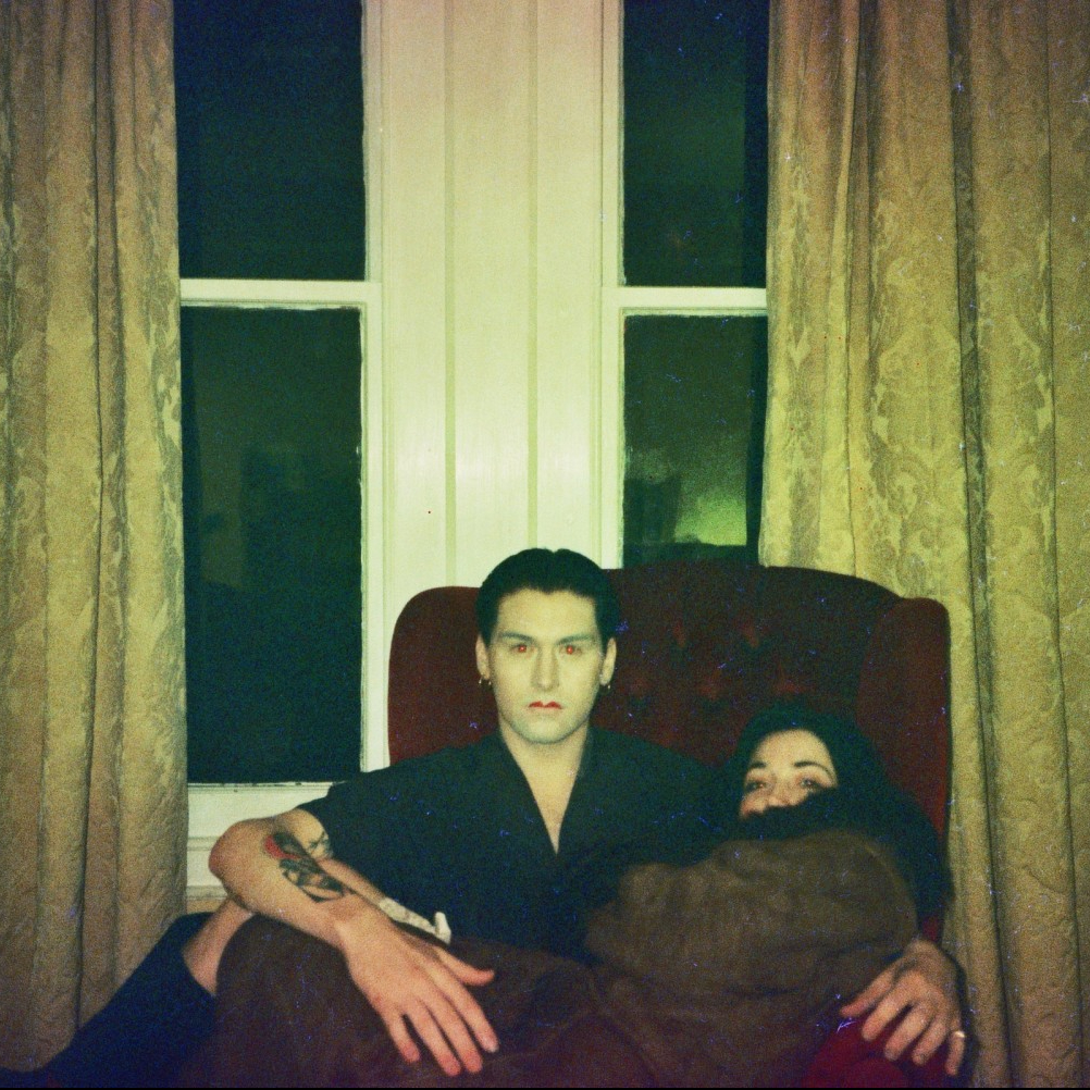 Bristol’s Robbie & Mona share an eclectic  and flourishing debut LP ‘EW’.