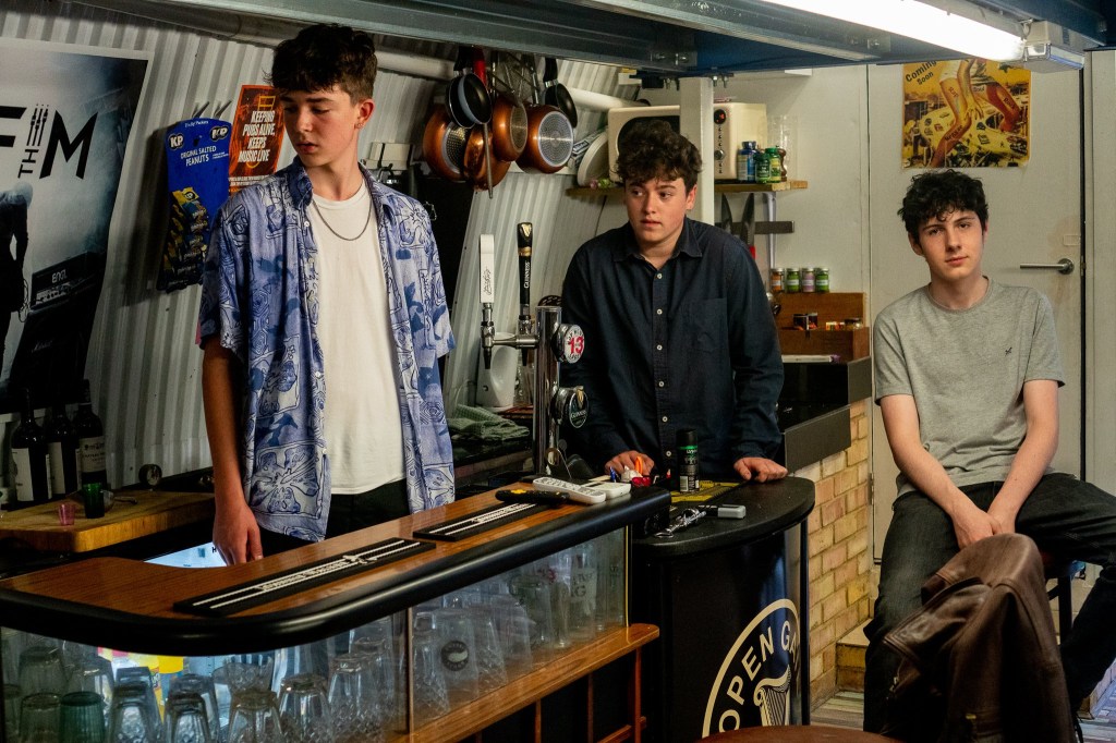 London punk outfit PLAY DEAD release a ferocious and unapologetic debut EP in ‘Skint’.