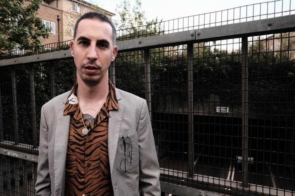 London-based Pearz dance in disillusionment on hypnotic new cut ‘Social&nbsp;Amnesia’.