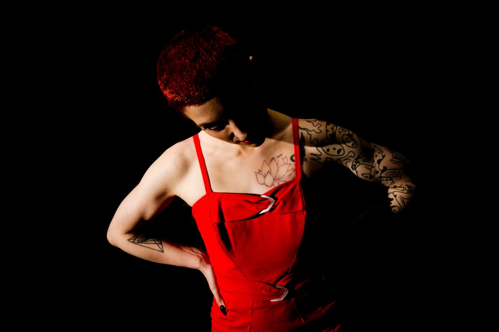 Introducing New York City’s Flossing, and the pulsating groove of debut single’Switch’.