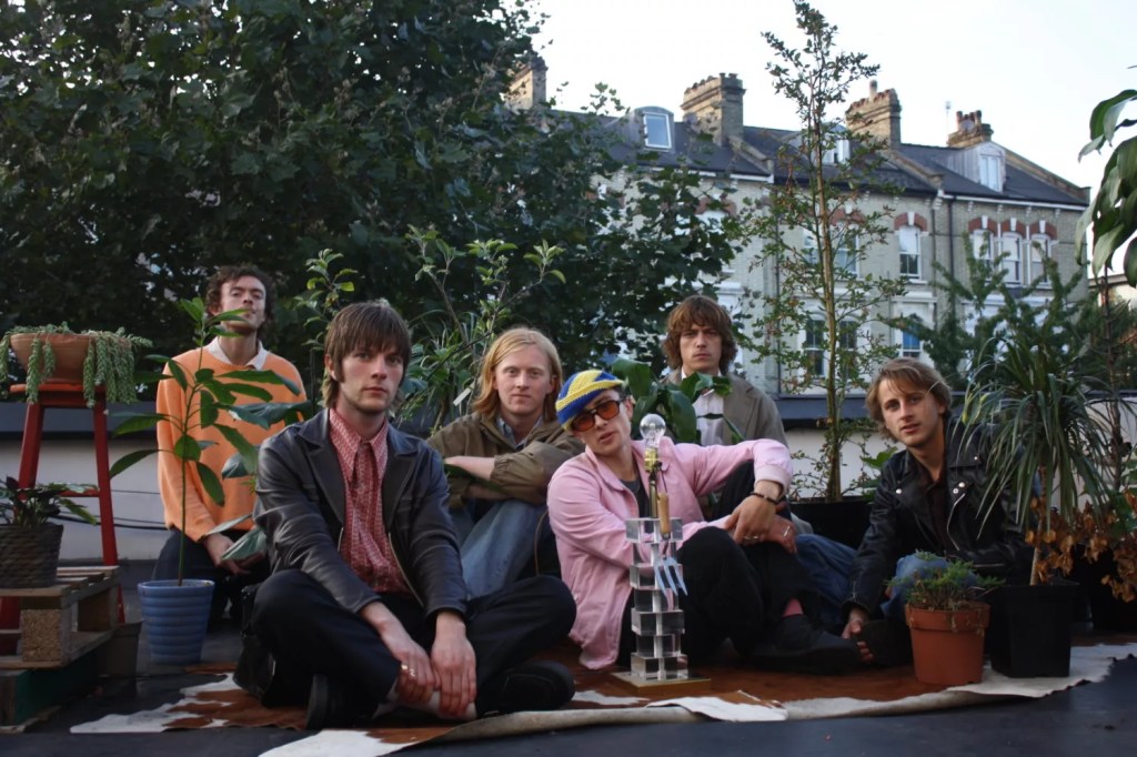 DEADLETTER share the tongue-in-cheek ‘Pop Culture Connoisseur’ and sign to Nice Swan&nbsp;Records.