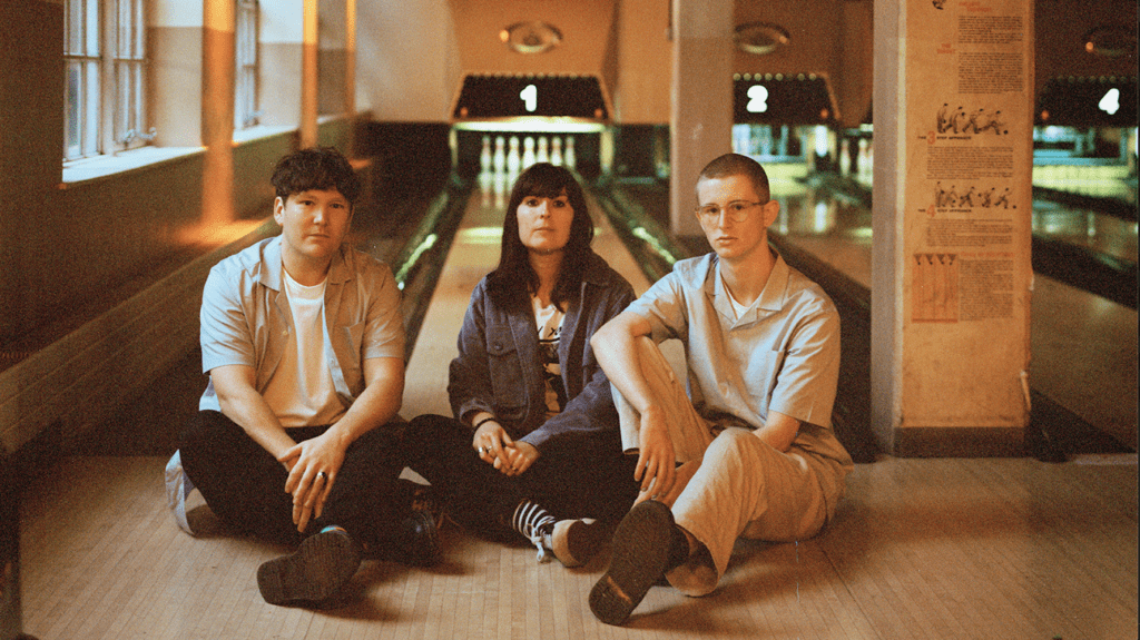 Devonshire trio Pale Blue Eyes bottle a haunted and motorik euphoria on ‘TV&nbsp;Flicker’.