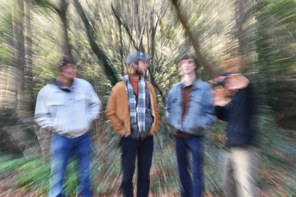 Bristol quartet Langkamer return with a nostalgic, spaghetti-indie gem in ‘Teeth’.