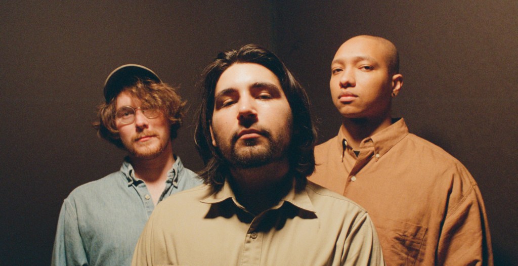 Brooklyn trio Pamphlets offer knotted post-punk gem ‘Flowers’.