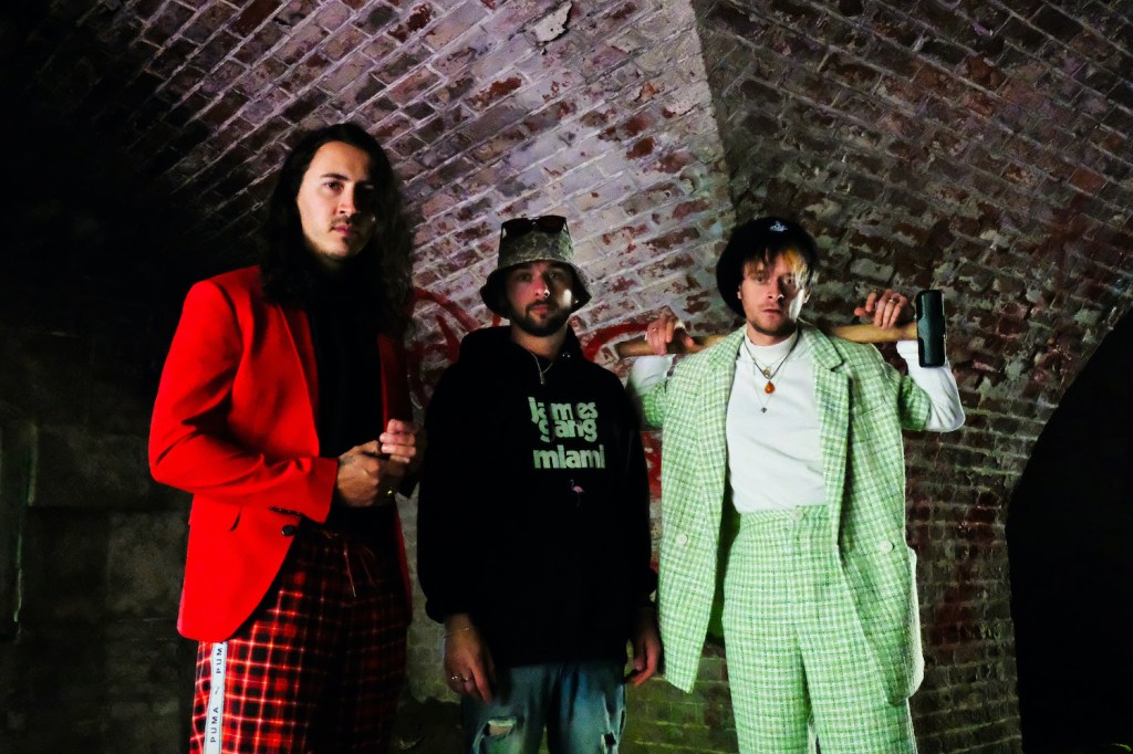 Mystic Peach bathe in the energetic doom rock fury of ‘Ursodfrnt’.