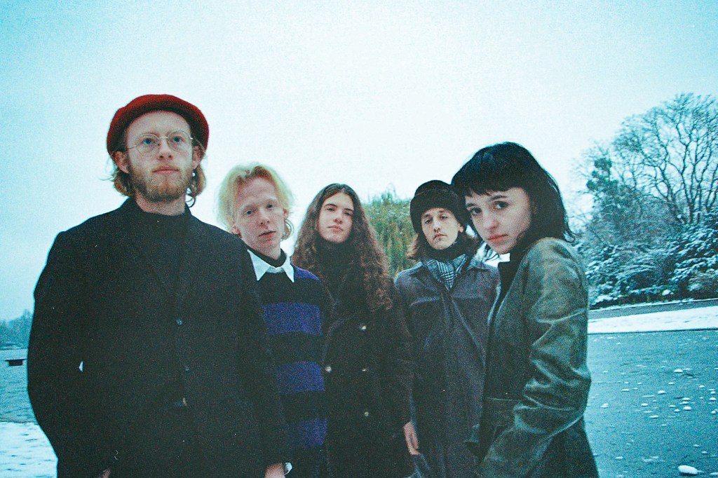 London newcomers Velvetine debut with Lynchian single ‘Curtainsong’.