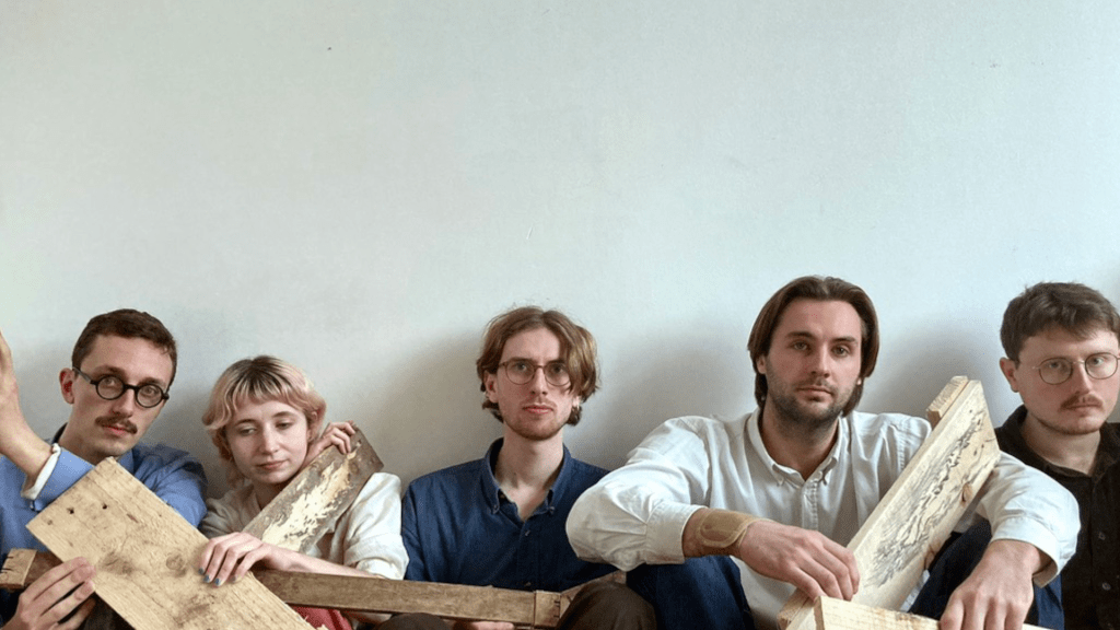 Golden Dregs members break out as Sculpture on patiently expressive&nbsp;debut.