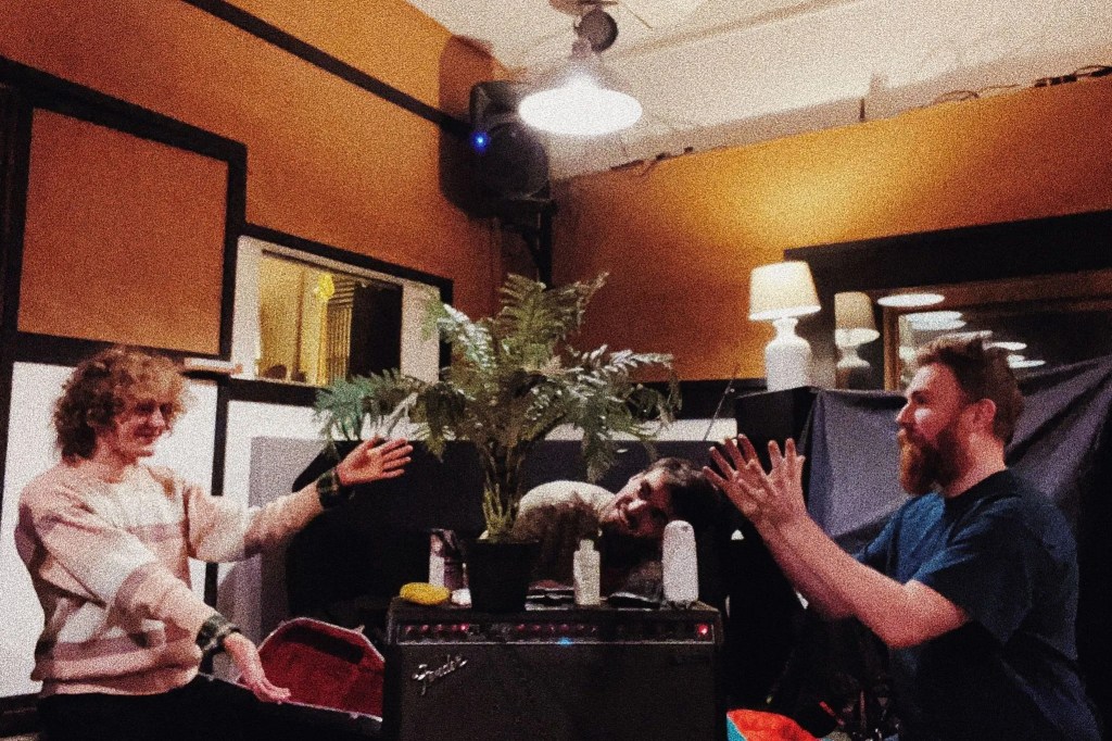 Mumbles announce signing to Divine Schism with 18-second&nbsp;single.