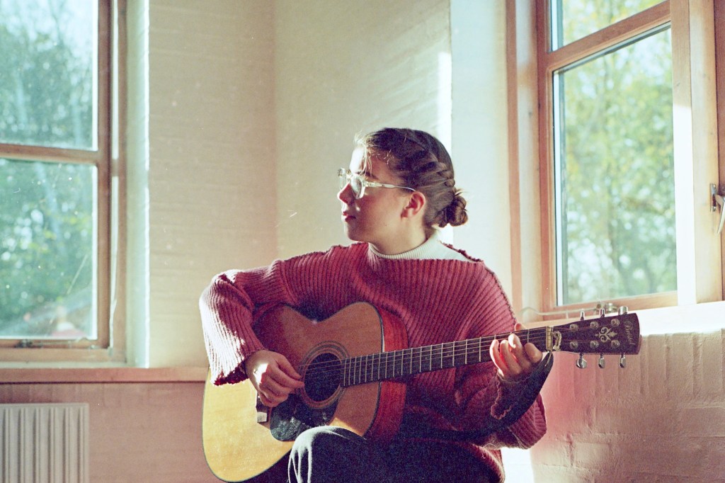 Arny Margret’s ‘dinner alone’ is tenderly&nbsp;heavy-hearted.