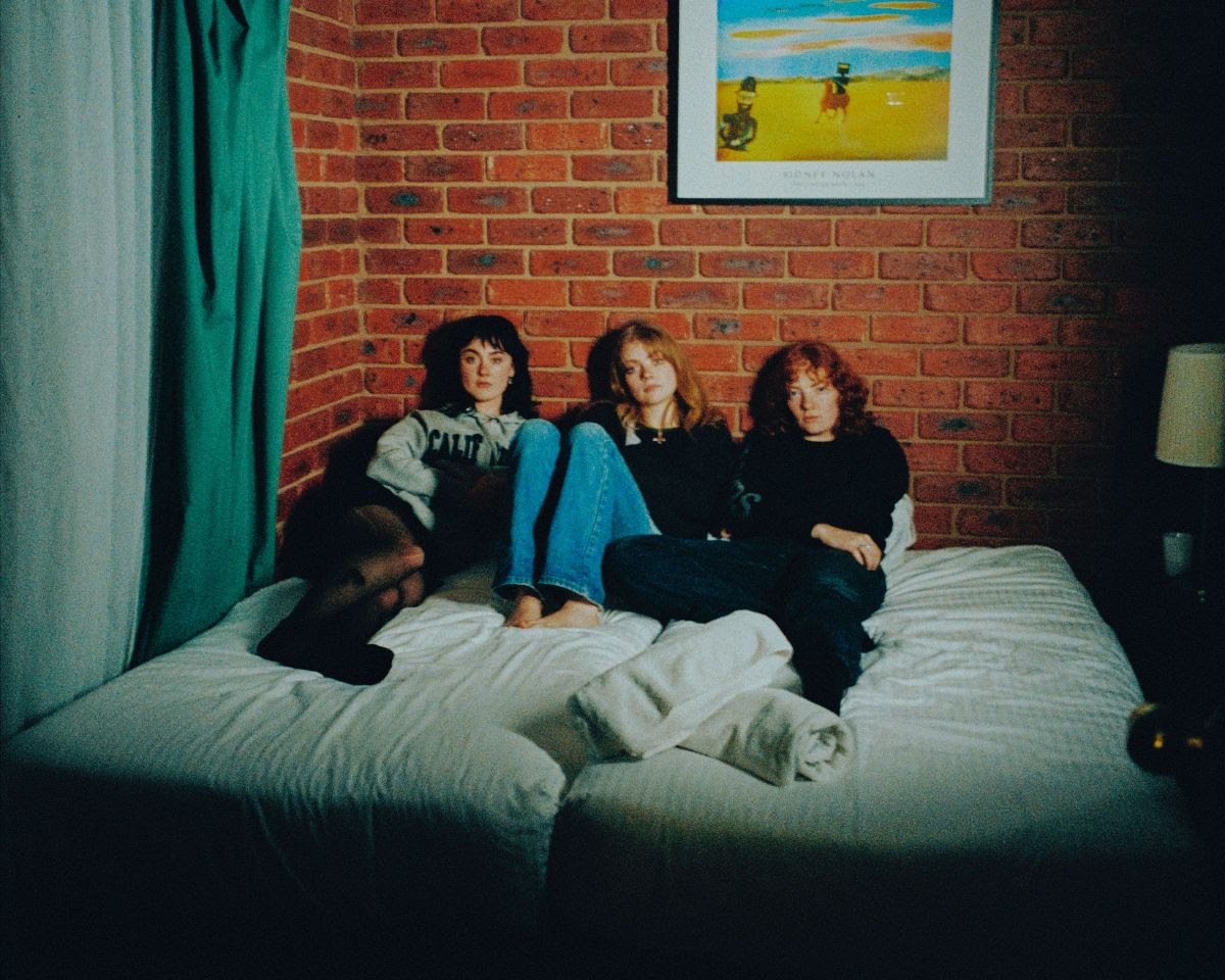 Folk Bitch Trio, 'Now Would Be A Good Time' – Album Review. – Hard